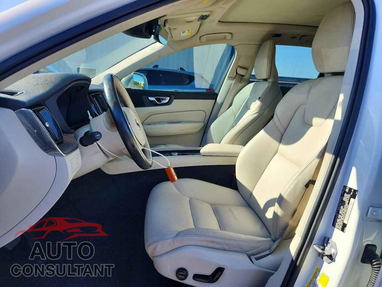 VOLVO XC60 2021 - YV4102DK2M1697163