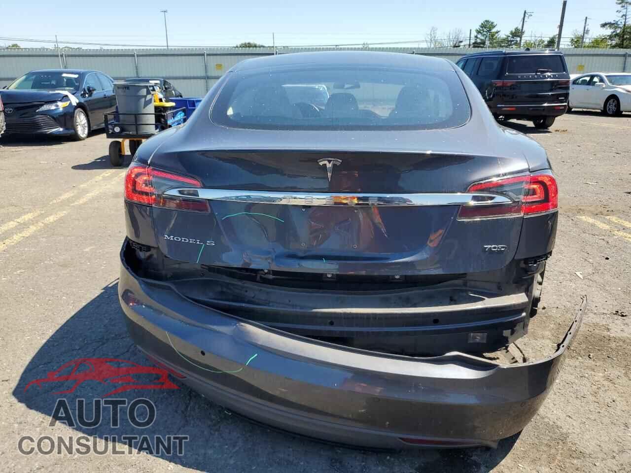 TESLA MODEL S 2015 - 5YJSA1S28FF084752