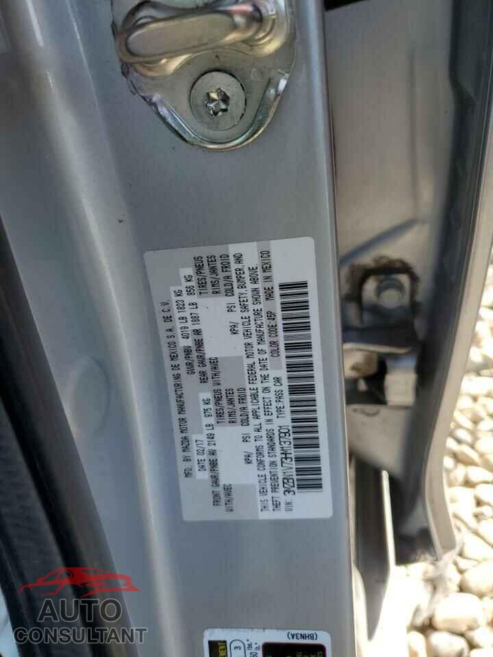 MAZDA 3 2017 - 3MZBN1V73HM137901
