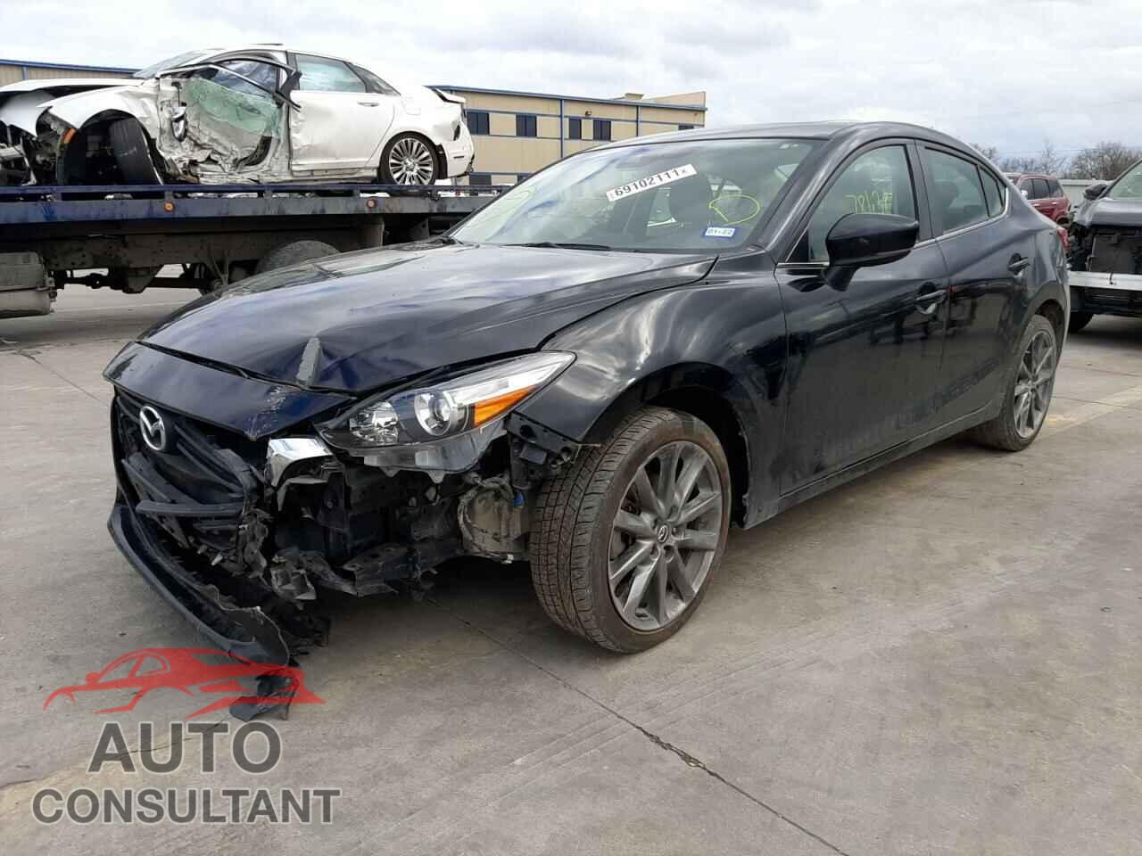 MAZDA 3 2018 - 3MZBN1V38JM186806