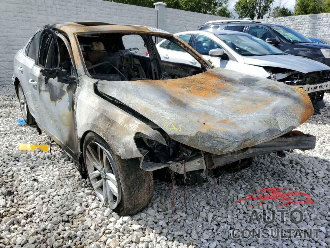 VOLKSWAGEN PASSAT 2017 - 1VWGT7A39HC032122