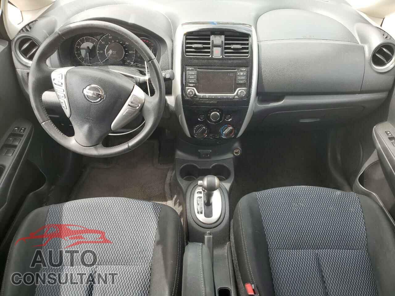 NISSAN VERSA 2017 - 3N1CE2CP8HL367152