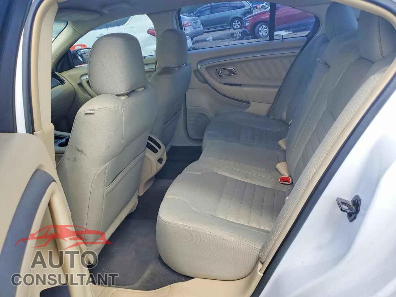 FORD TAURUS 2018 - 1FAHP2D87JG117180