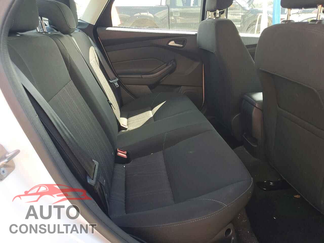 FORD FOCUS 2018 - 1FADP3FE5JL268176