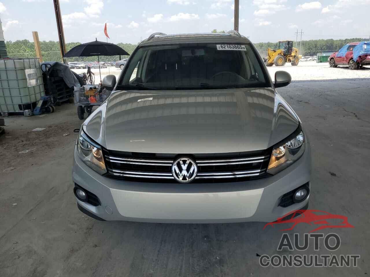 VOLKSWAGEN TIGUAN 2015 - WVGBV7AX0FW607094