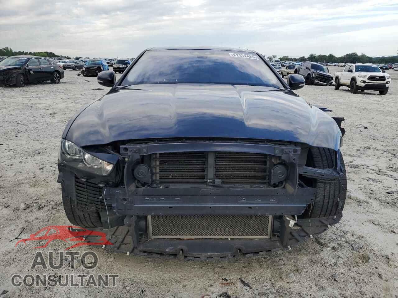 JAGUAR XE 2017 - SAJAR4BG1HA975433