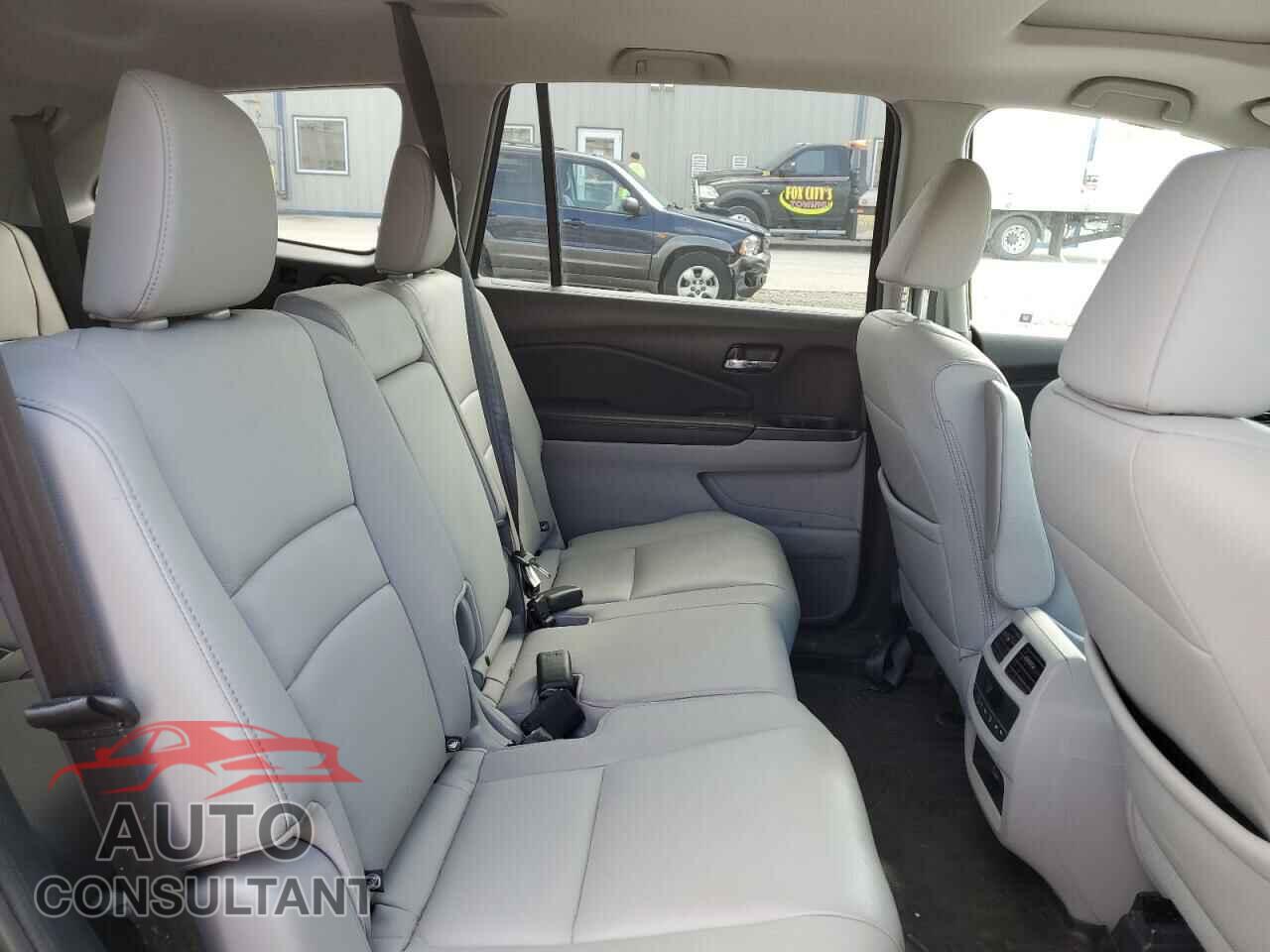 HONDA PILOT 2017 - 5FNYF6H52HB036693