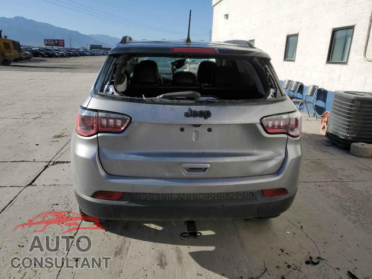 JEEP COMPASS 2018 - 3C4NJDBB0JT396105