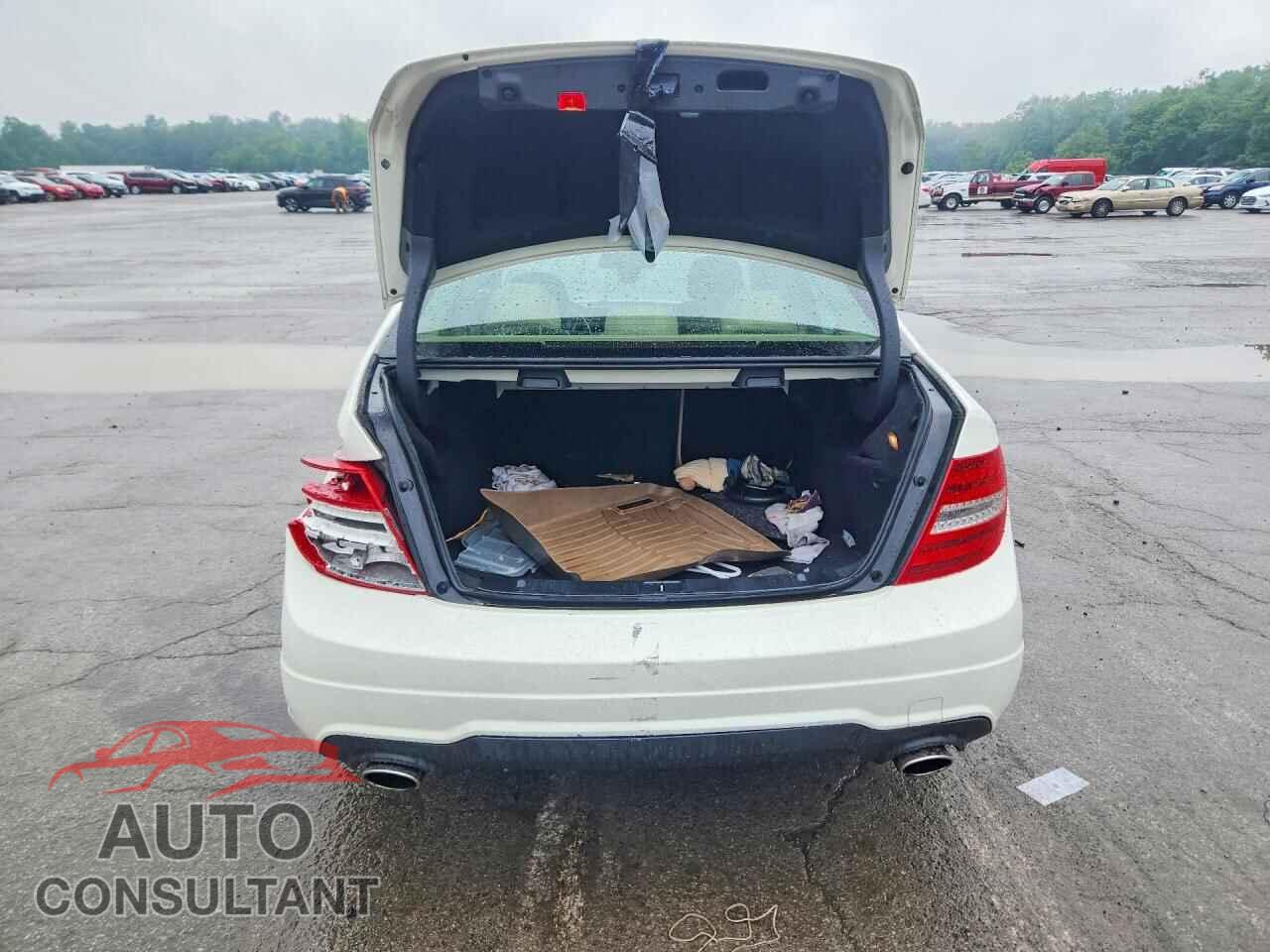 MERCEDES-BENZ C-CLASS 2012 - WDDGF8BBXCF916363