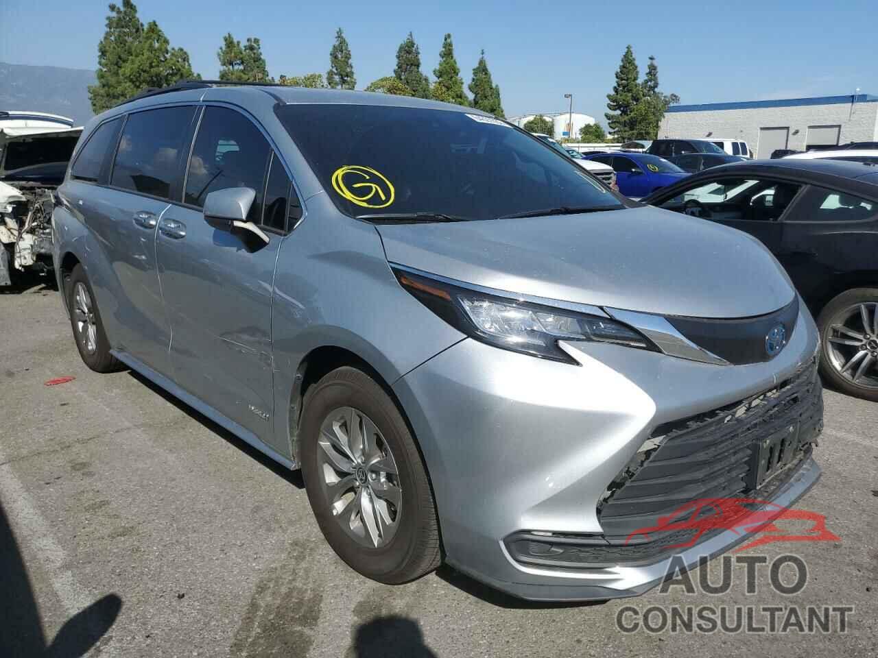 TOYOTA SIENNA 2021 - 5TDKRKEC8MS010002