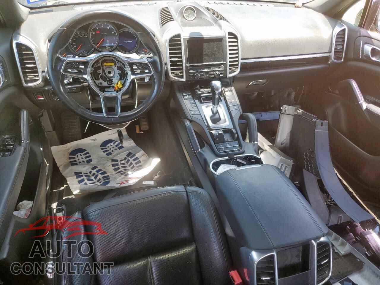 PORSCHE CAYENNE 2016 - WP1AA2A23GKA15070