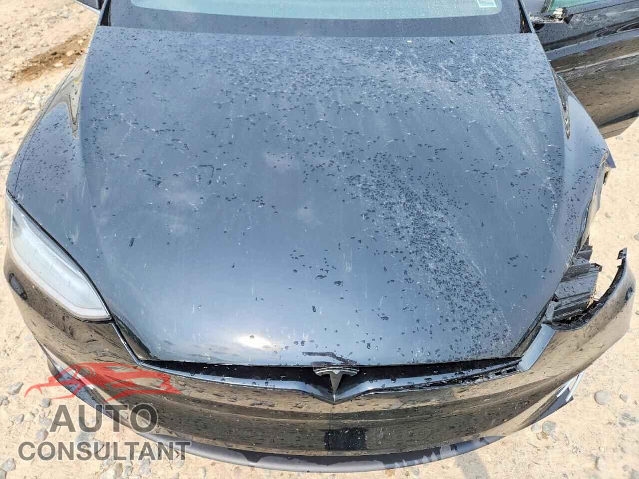 TESLA MODEL X 2018 - 5YJXCAE26JF104047