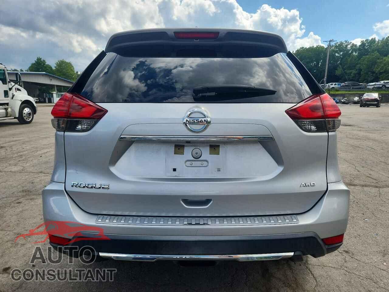 NISSAN ROGUE 2017 - KNMAT2MV2HP513220