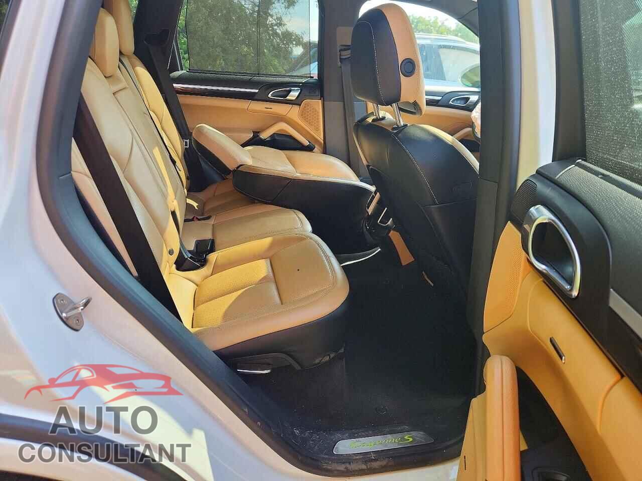 PORSCHE CAYENNE 2018 - WP1AE2A28JLA71463