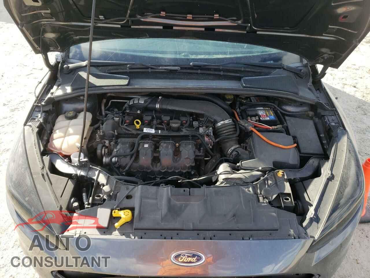 FORD FOCUS 2015 - 1FADP3L98FL256229