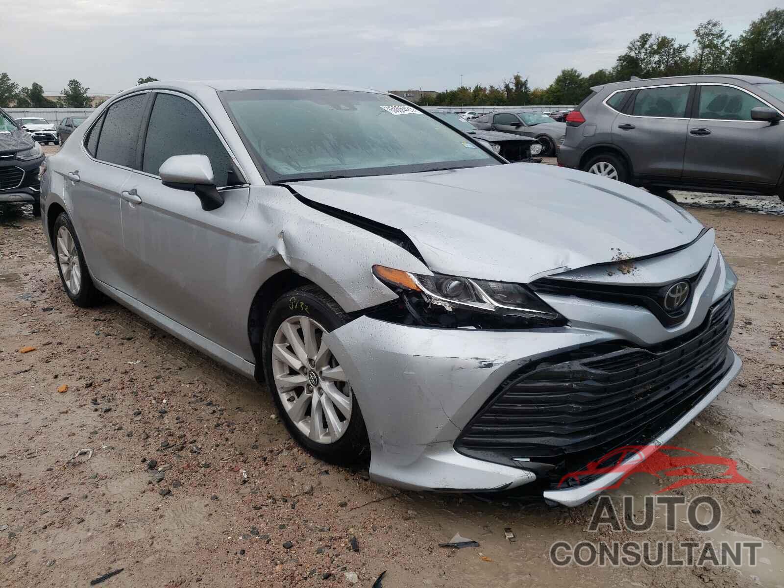 TOYOTA CAMRY 2018 - 4T1B11HK3JU082040