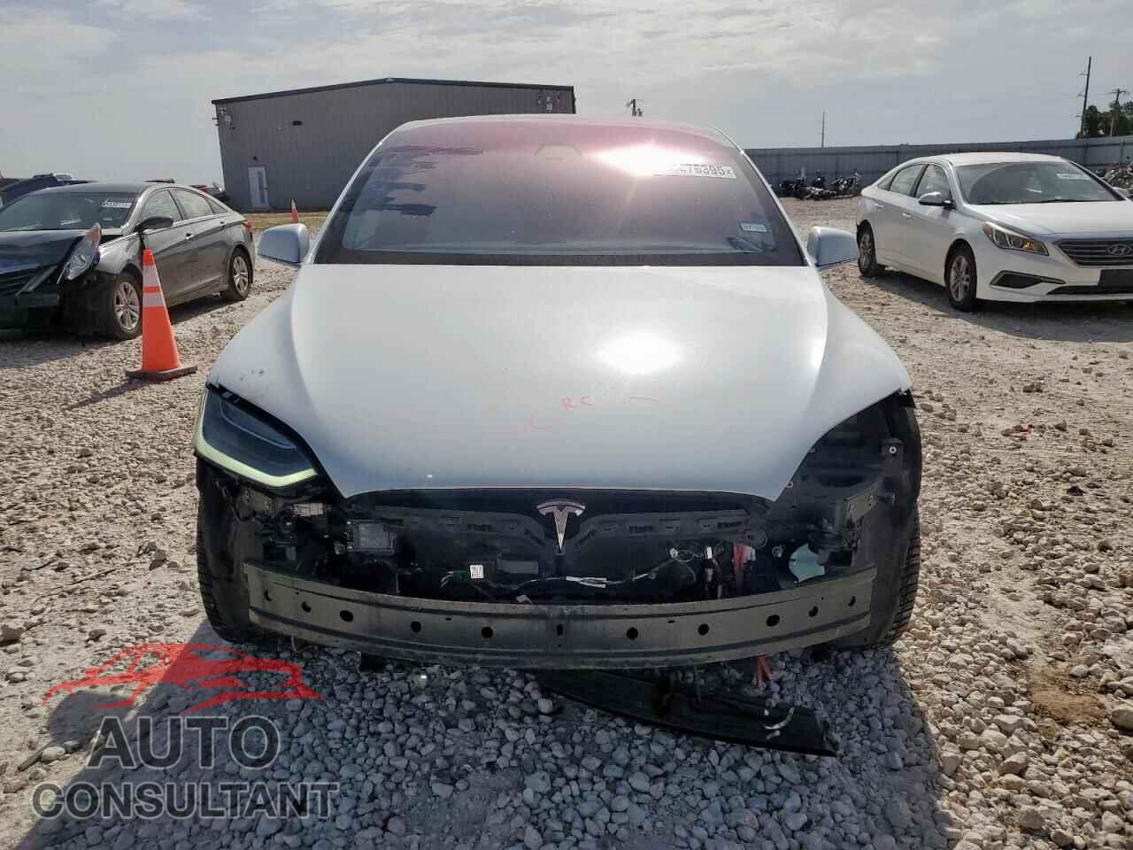 TESLA MODEL X 2017 - 5YJXCAE22HF061675