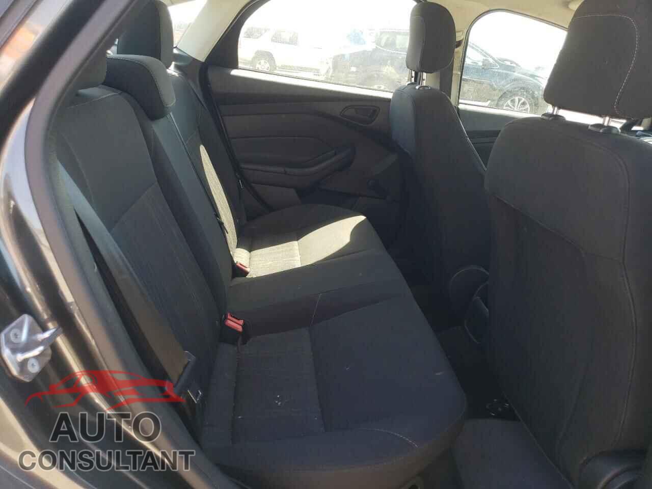 FORD FOCUS 2017 - 1FADP3E20HL285145