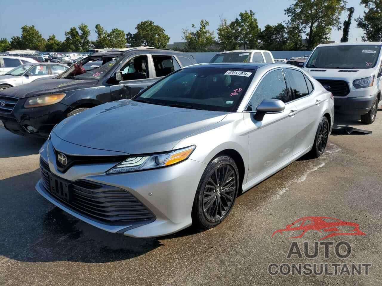 TOYOTA CAMRY 2018 - 4T1B11HKXJU047706