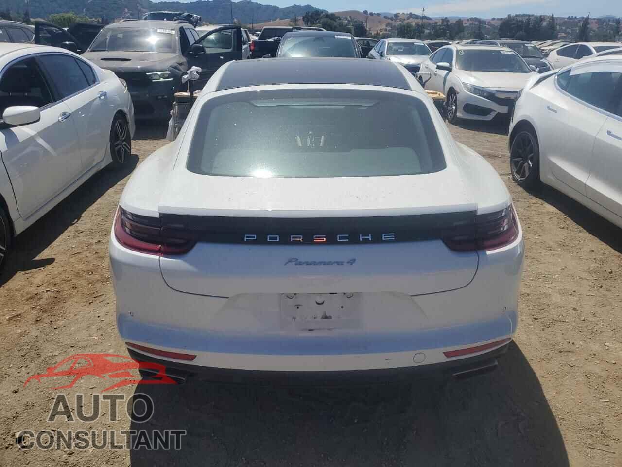 PORSCHE PANAMERA 2017 - WP0AA2A70HL104300