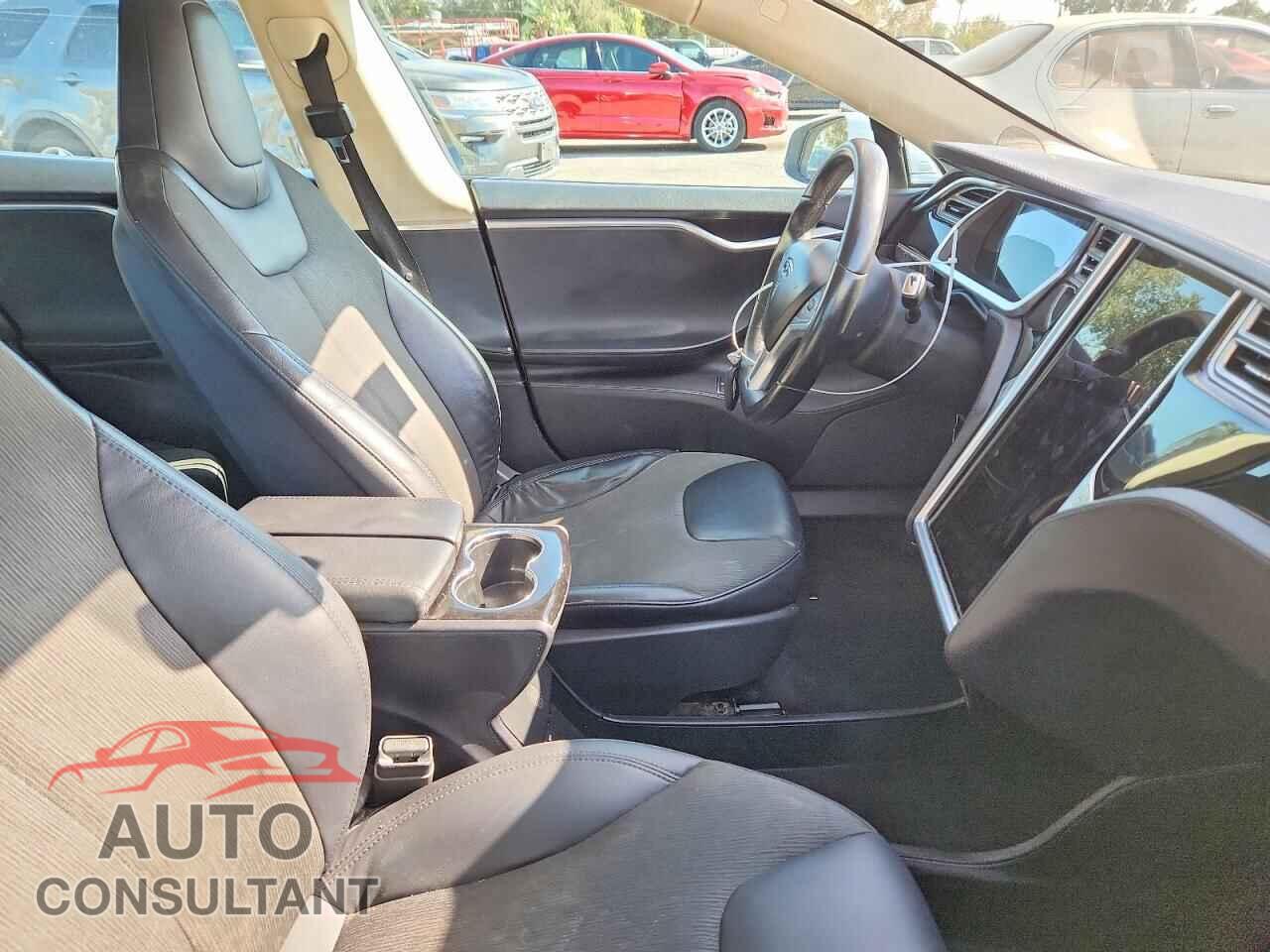 TESLA MODEL S 2013 - 5YJSA1DN7DFP15544