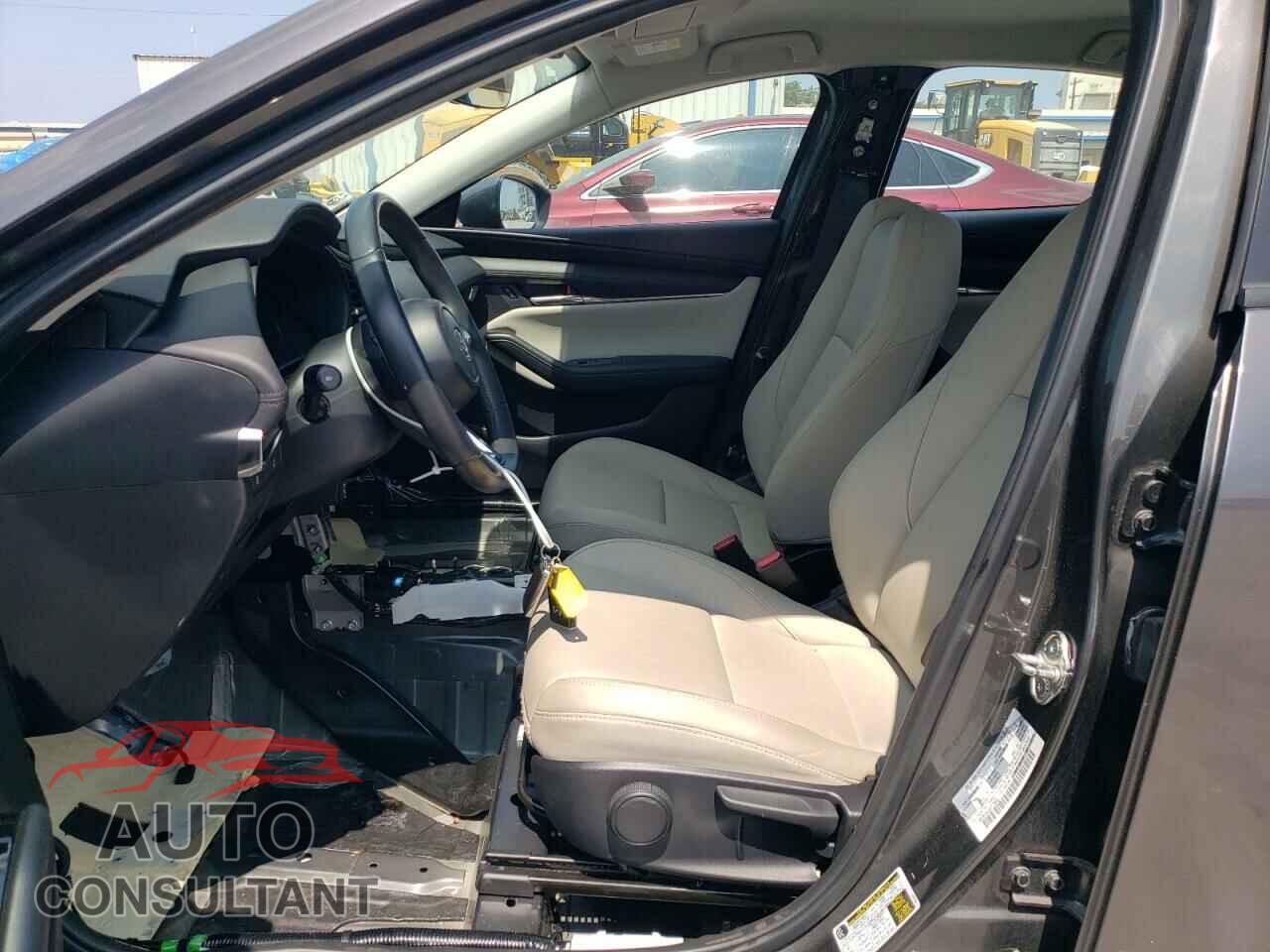 MAZDA 3 2019 - 3MZBPAAL8KM109497