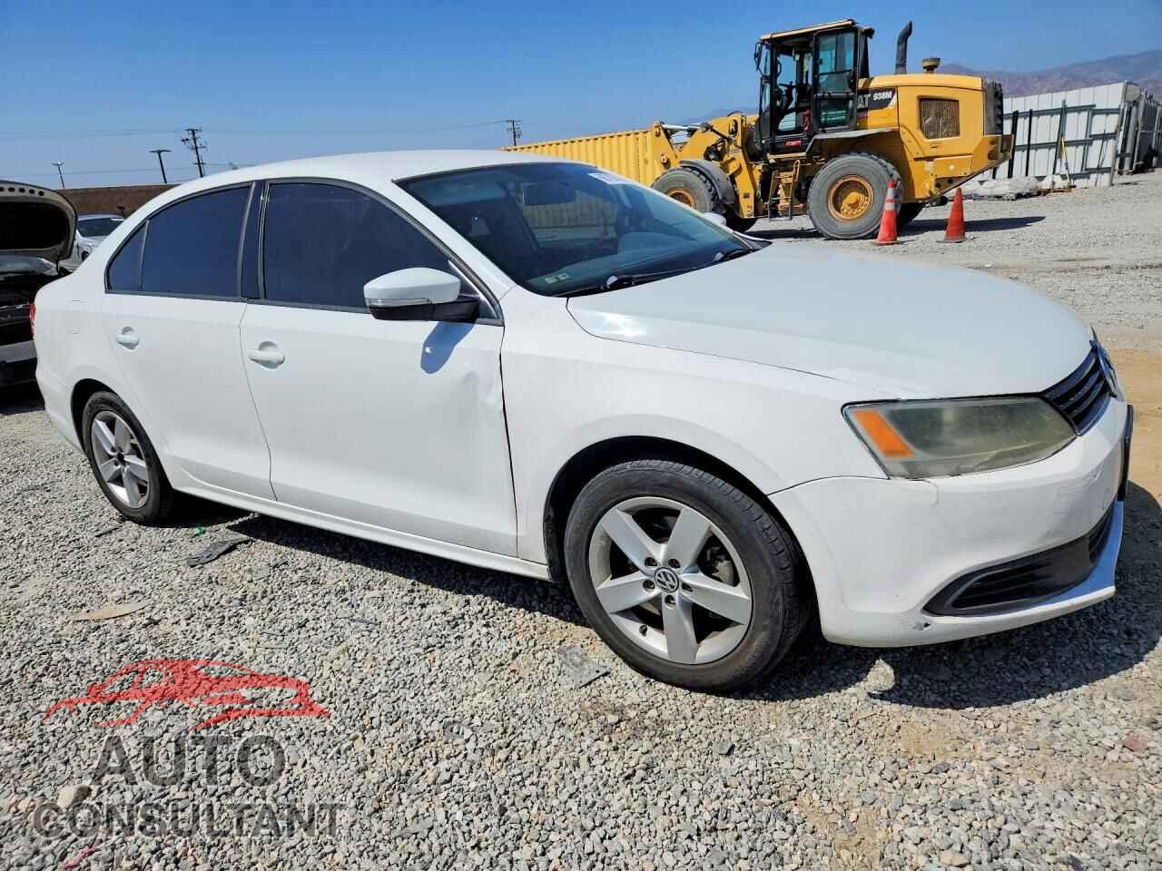 VOLKSWAGEN JETTA 2014 - 3VWD17AJ4EM407626