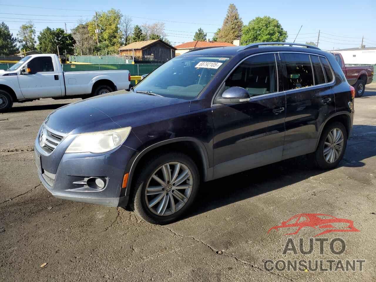 VOLKSWAGEN TIGUAN 2011 - WVGBV7AX7BW556283