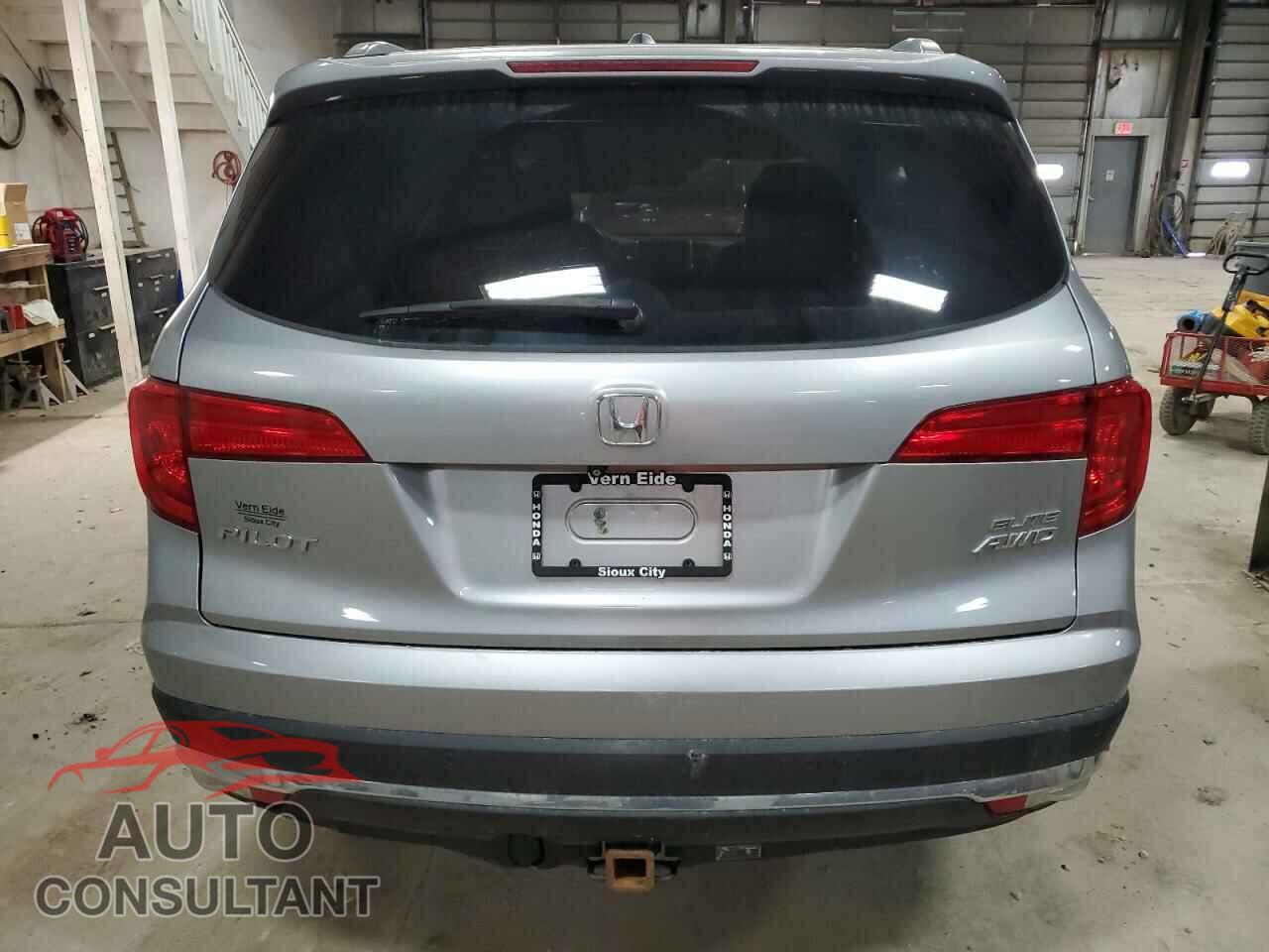 HONDA PILOT 2017 - 5FNYF6H0XHB004868