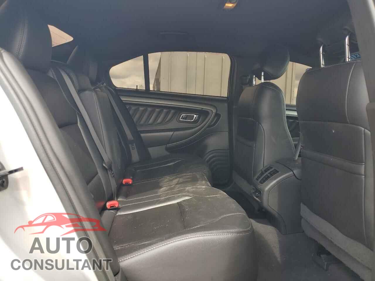 FORD TAURUS 2018 - 1FAHP2E88JG138439
