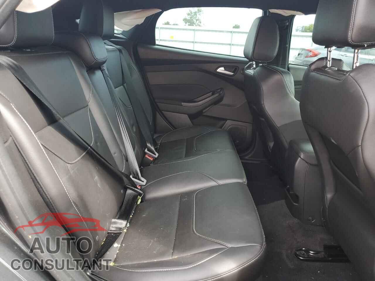 FORD FOCUS 2017 - 1FADP3L96HL229338