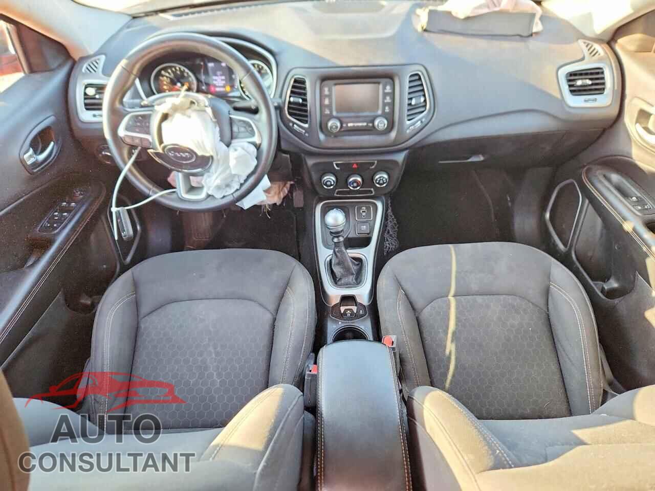 JEEP COMPASS 2018 - 3C4NJDAB5JT101565