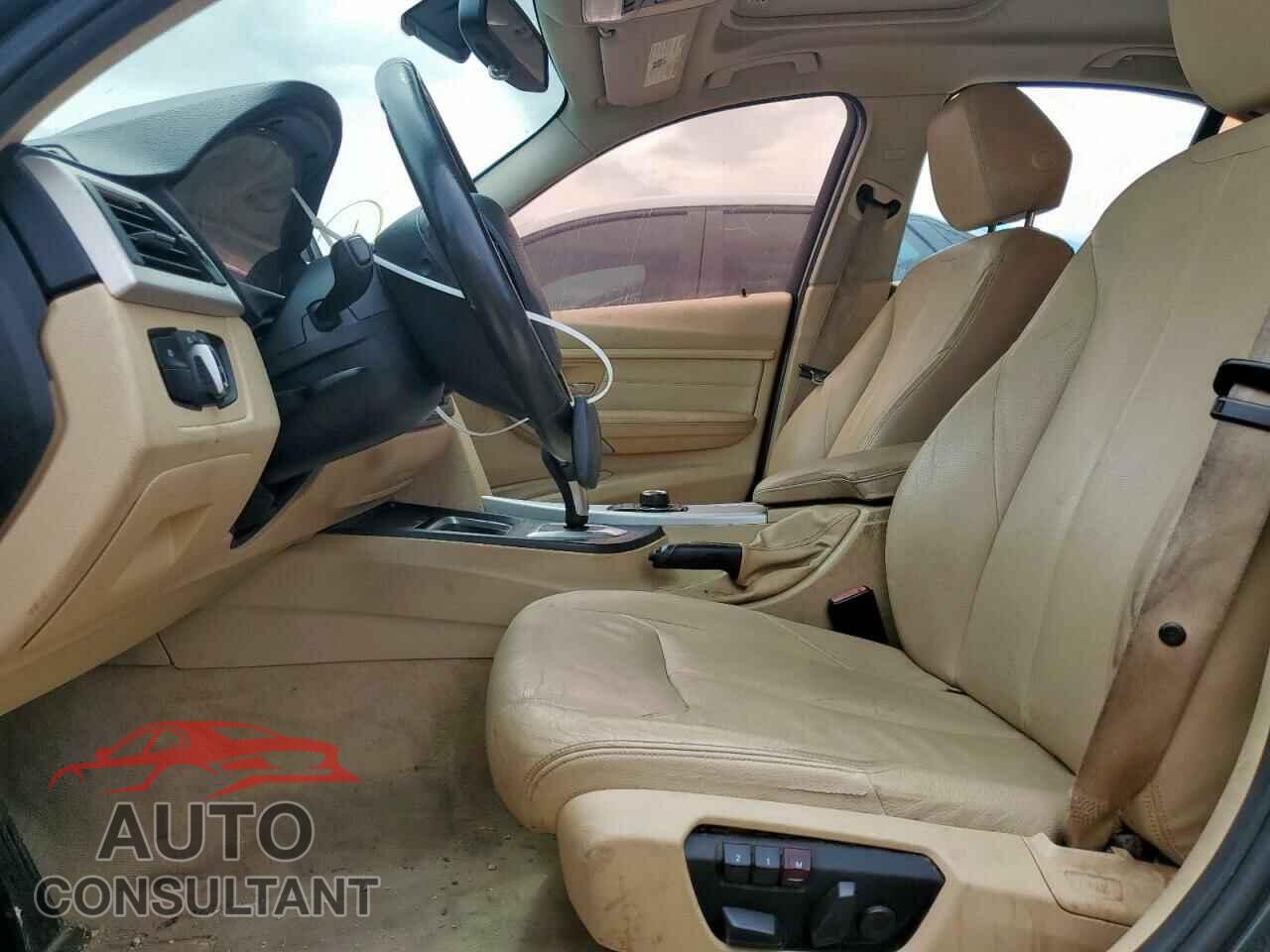 BMW 3 SERIES 2012 - WBA3C1C56CF433158