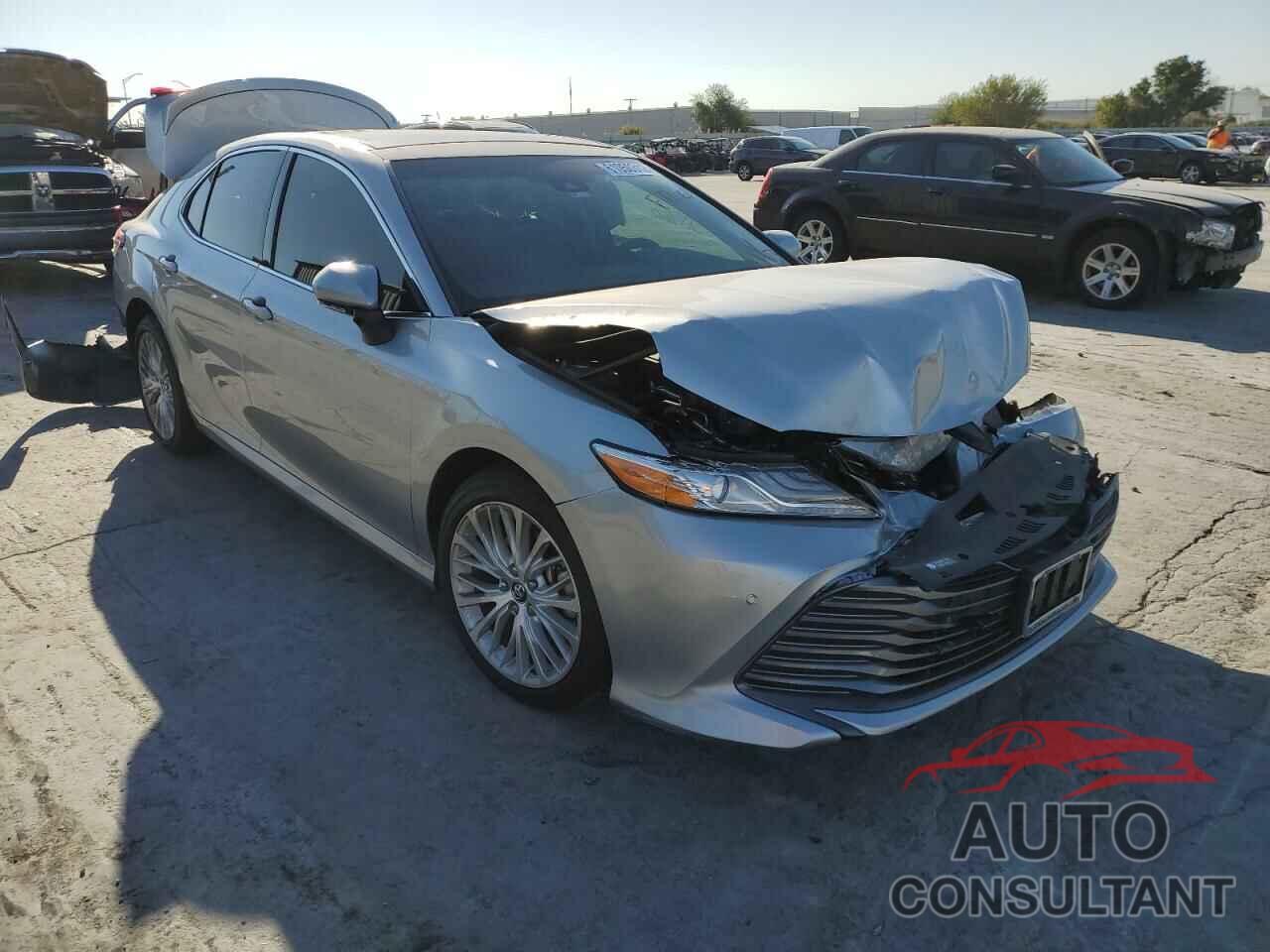 TOYOTA CAMRY 2018 - 4T1B11HK6JU059433