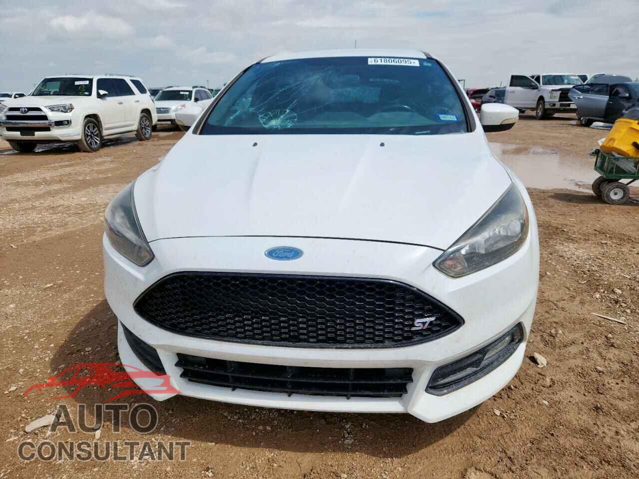 FORD FOCUS 2017 - 1FADP3L95HL348885