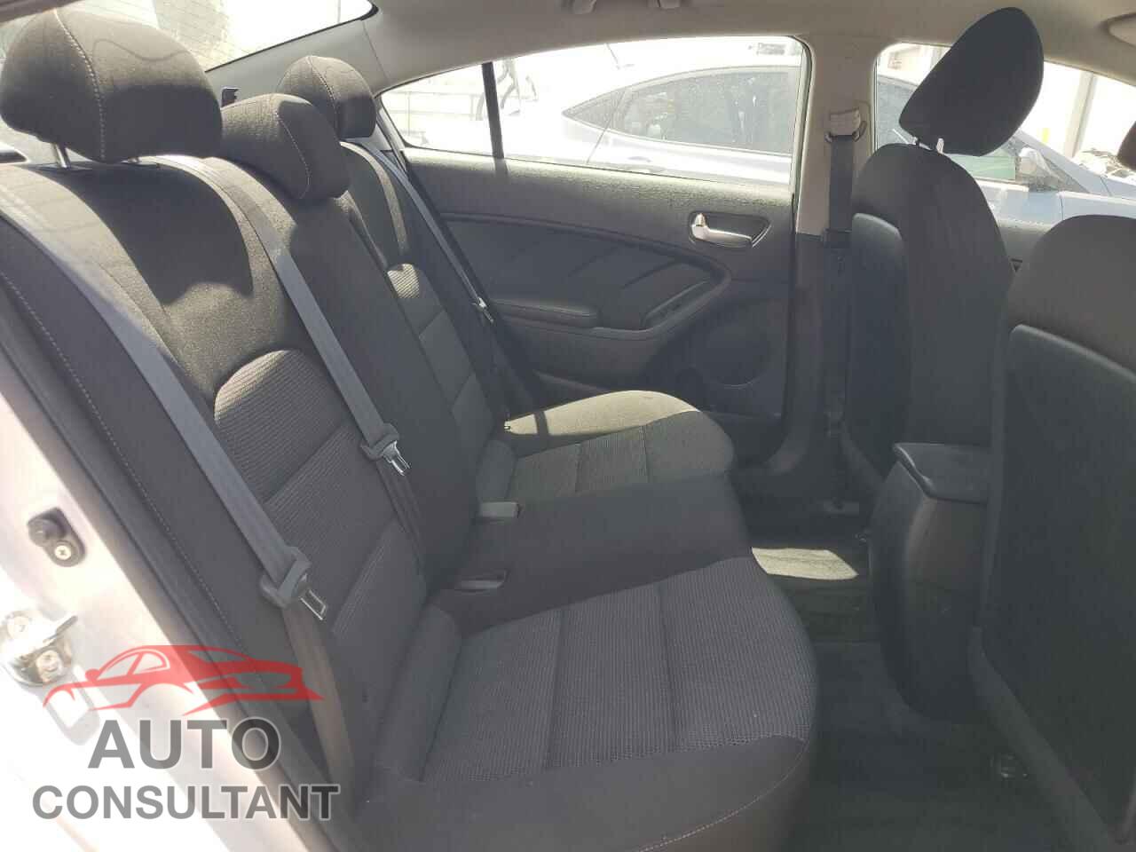 KIA FORTE 2018 - 3KPFK4A73JE170224