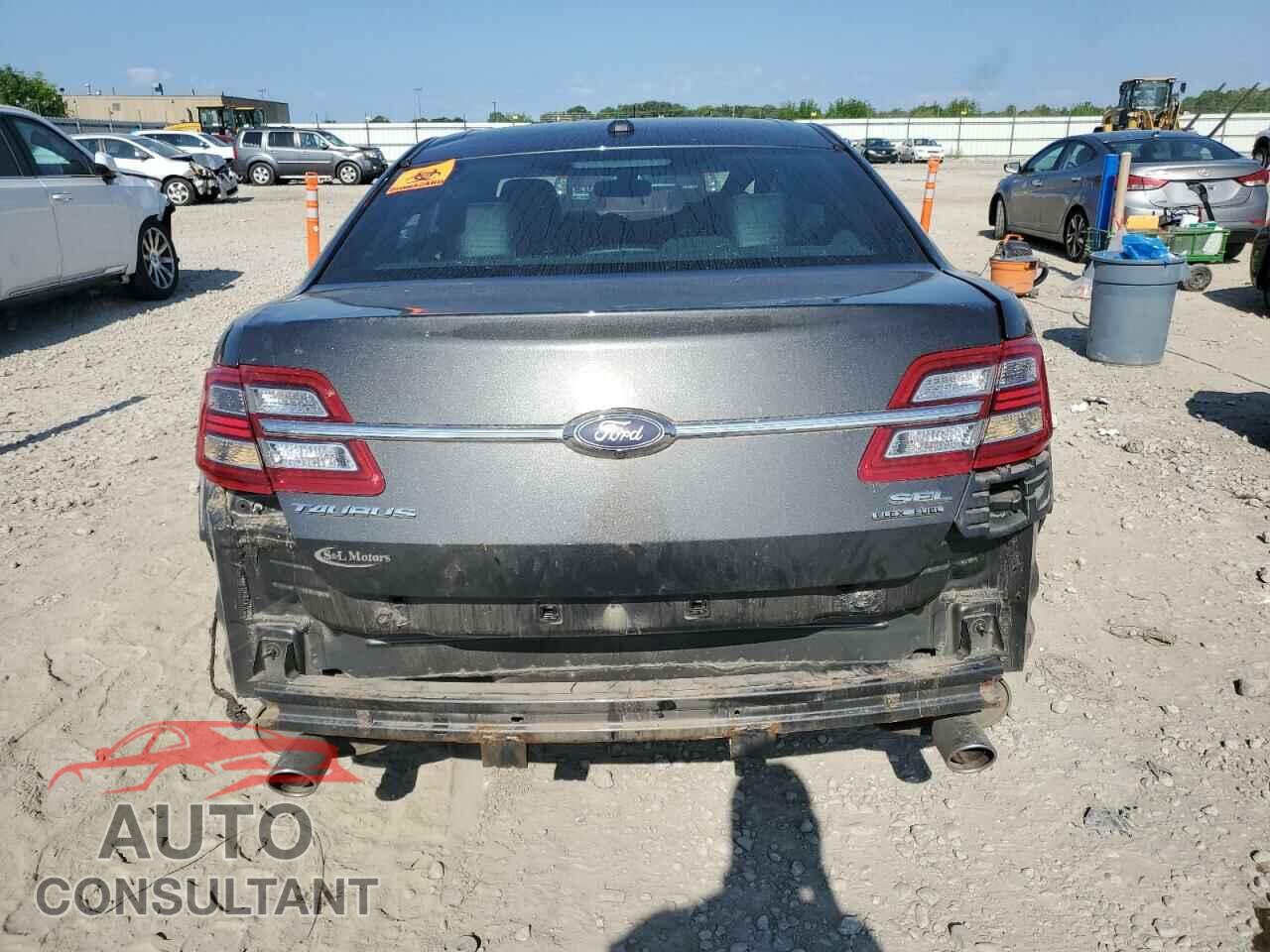 FORD TAURUS 2017 - 1FAHP2E86HG106258