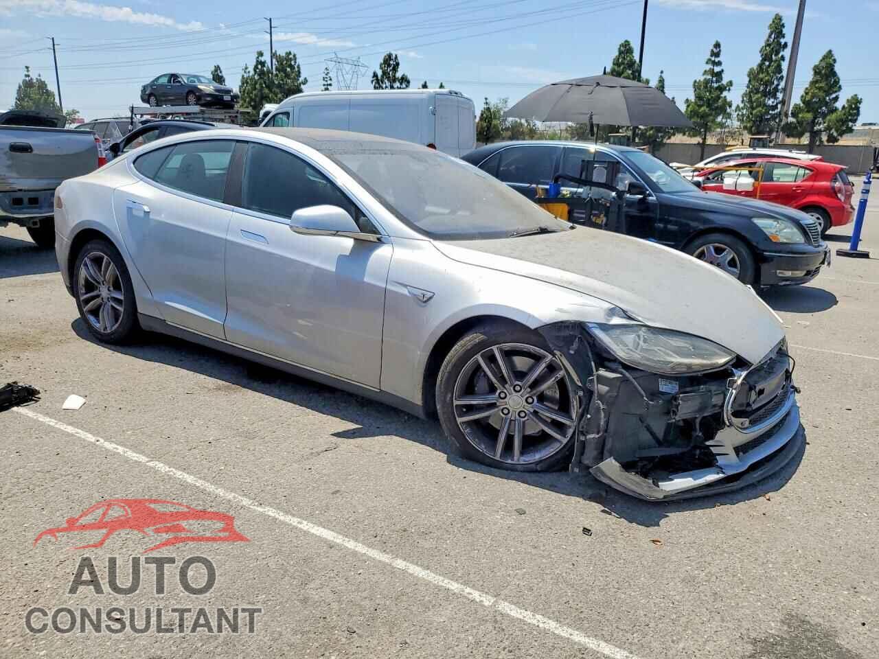 TESLA MODEL S 2015 - 5YJSA1E28FF117373