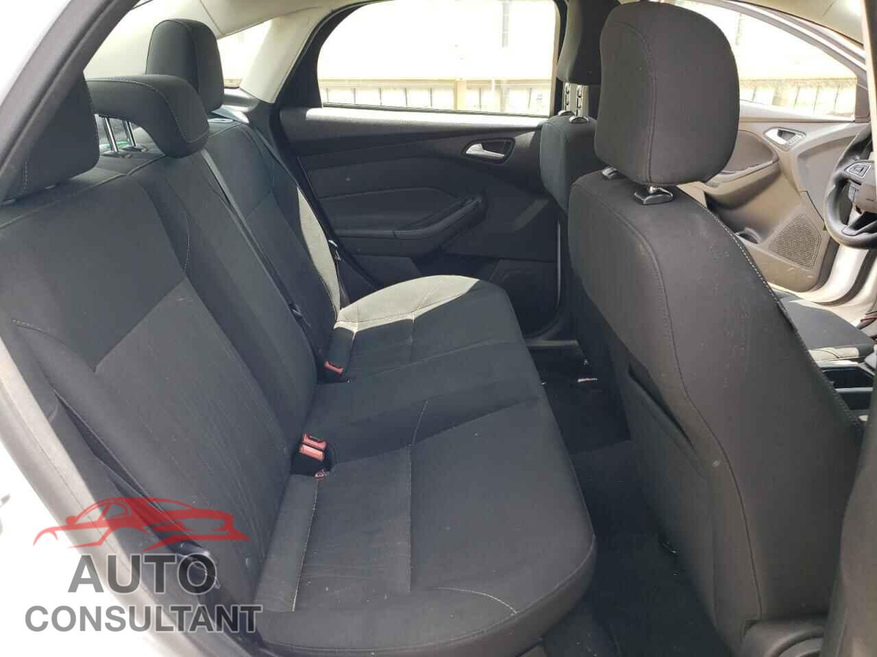 FORD FOCUS 2015 - 1FADP3F24FL340093