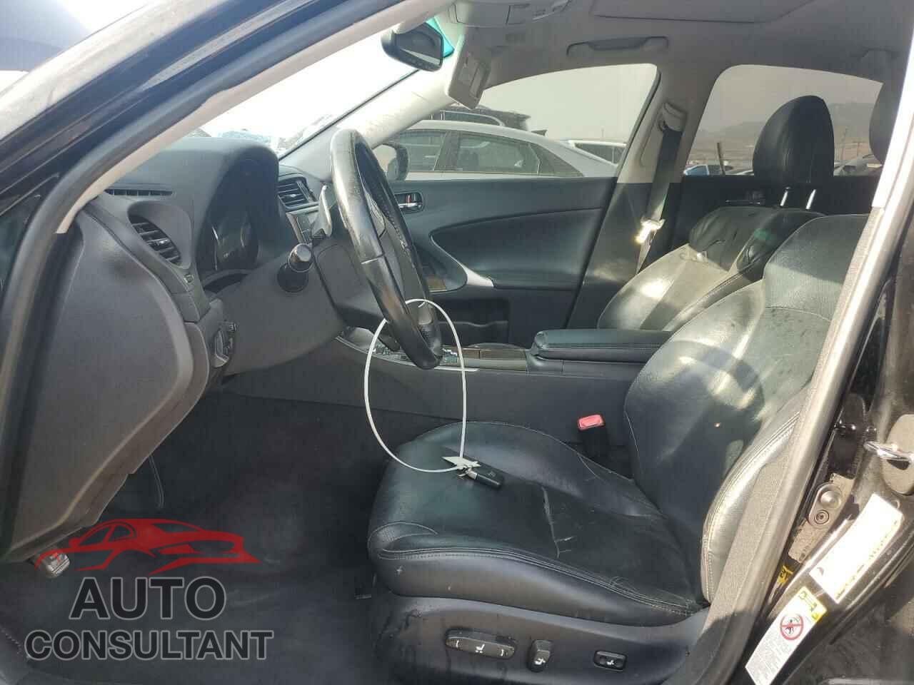 LEXUS IS 2011 - JTHCF5C29B5050924