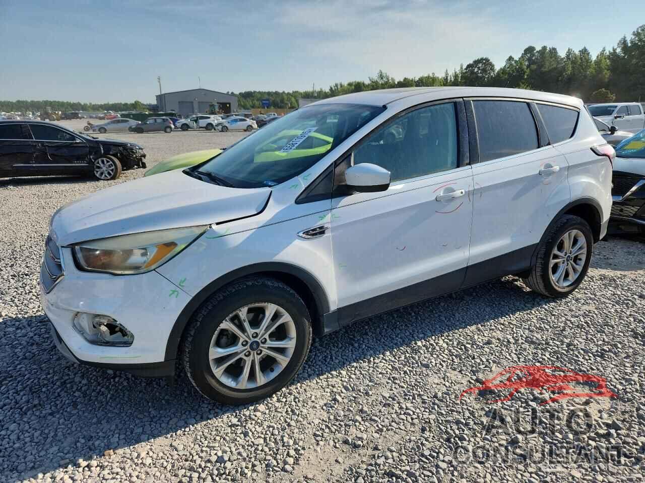 FORD ESCAPE 2017 - 1FMCU0GD8HUC23610