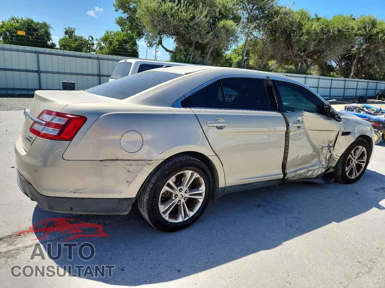 FORD TAURUS 2018 - 1FAHP2E83JG109186