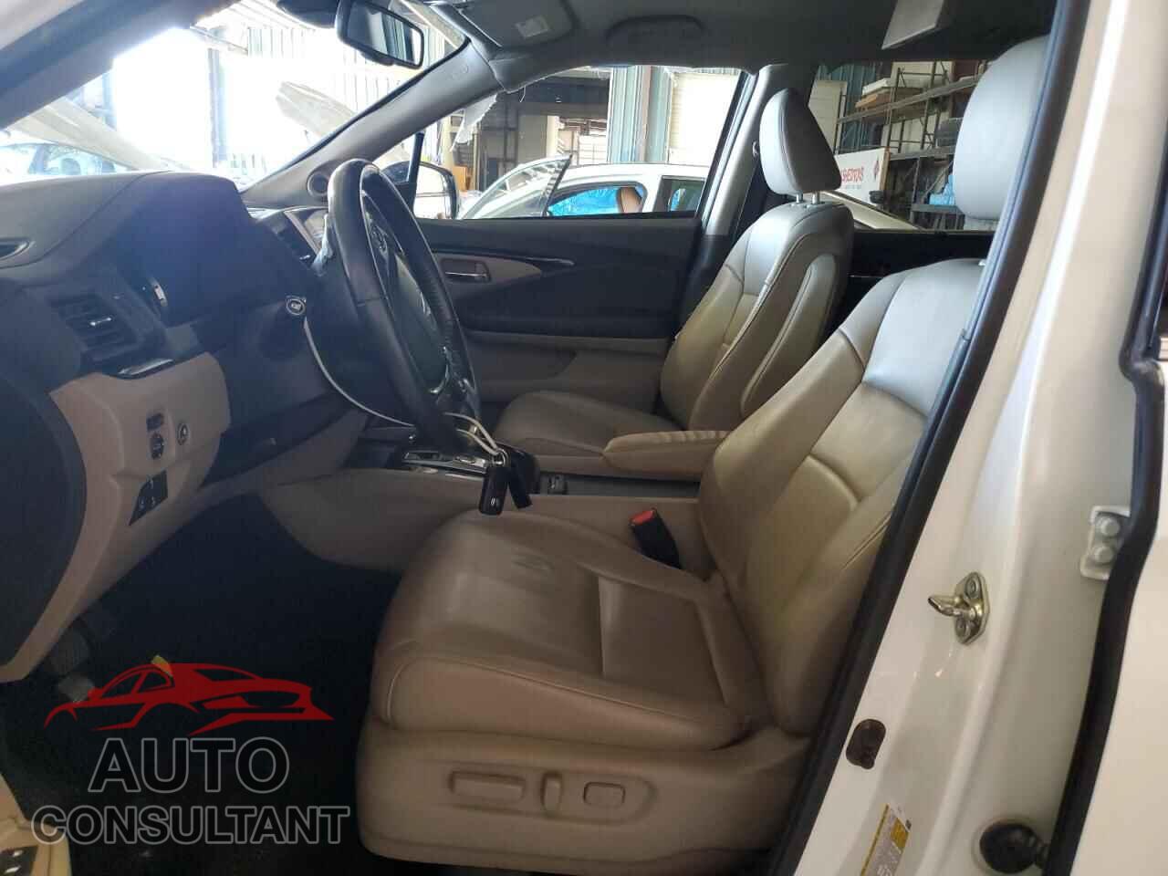 HONDA PILOT 2018 - 5FNYF6H96JB064246