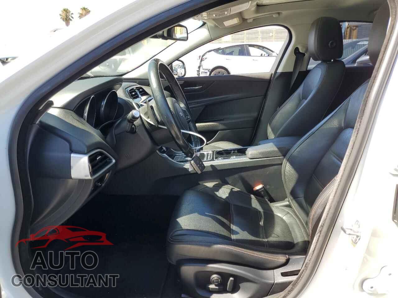 JAGUAR XE 2017 - SAJAE4BG2HA951671