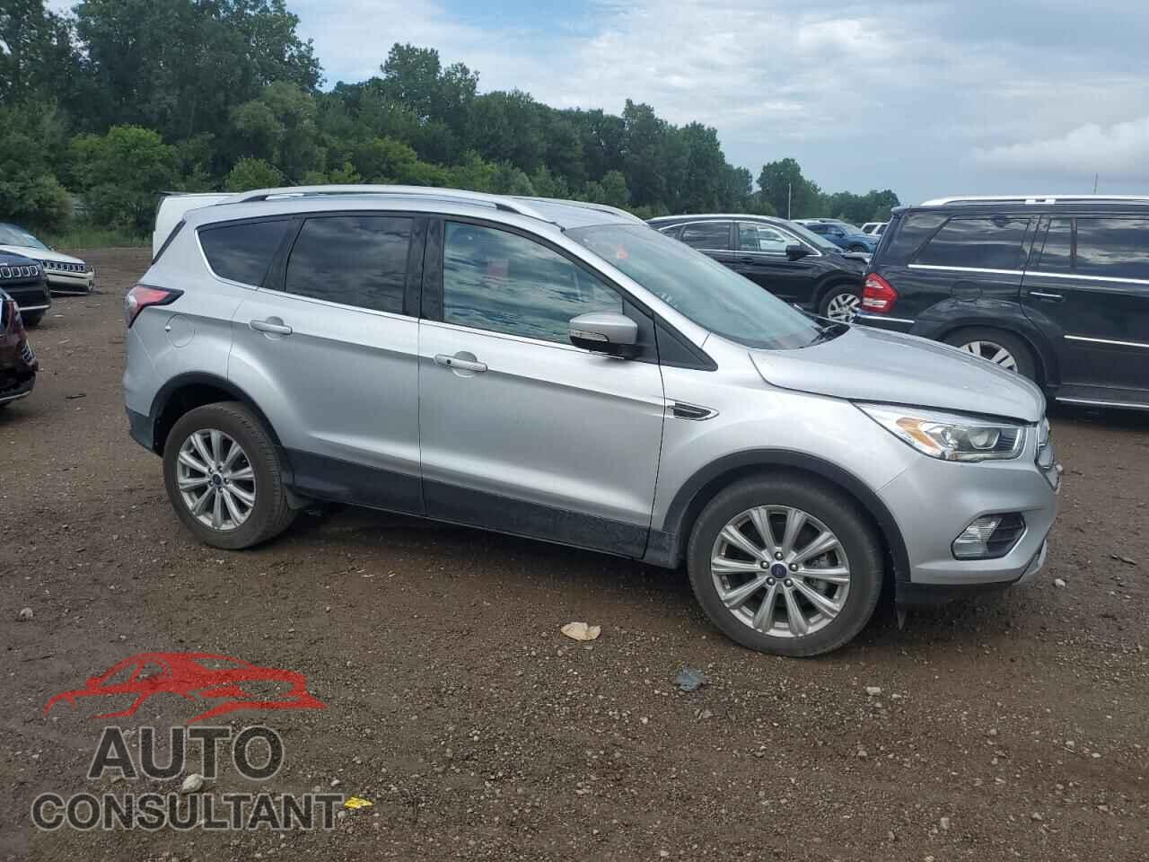 FORD ESCAPE 2017 - 1FMCU0J91HUE45264