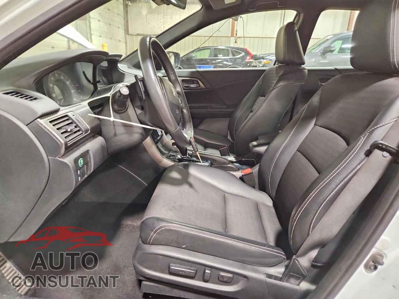 HONDA ACCORD 2017 - 1HGCR2F68HA043597