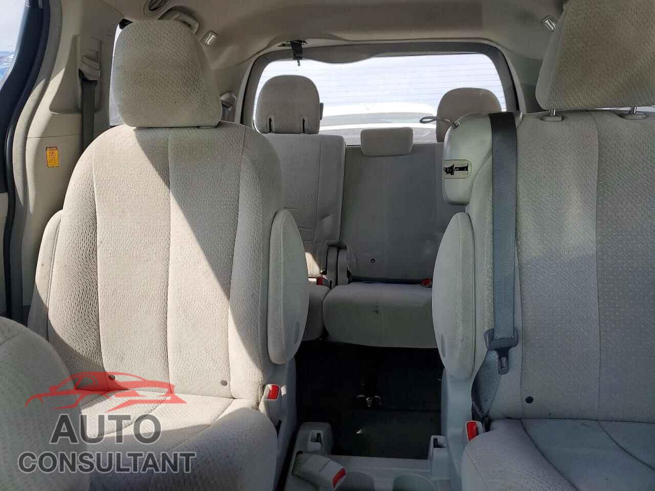 TOYOTA SIENNA 2013 - 5TDKK3DC8DS384508