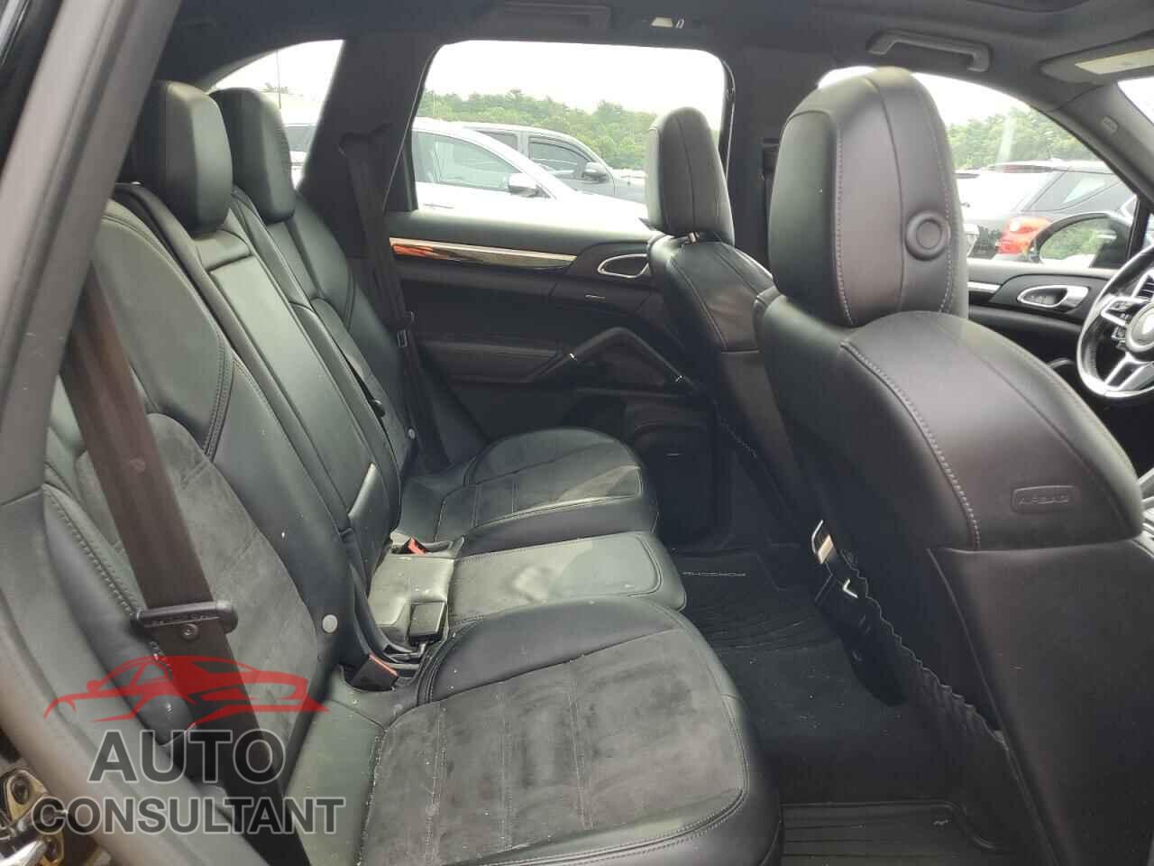 PORSCHE CAYENNE 2017 - WP1AA2A29HKA86629