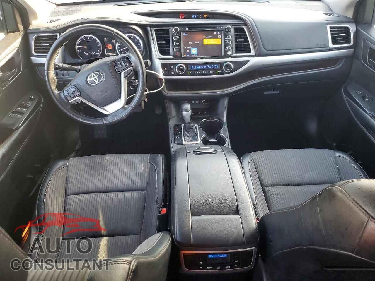 TOYOTA HIGHLANDER 2017 - 5TDBZRFH3HS401082