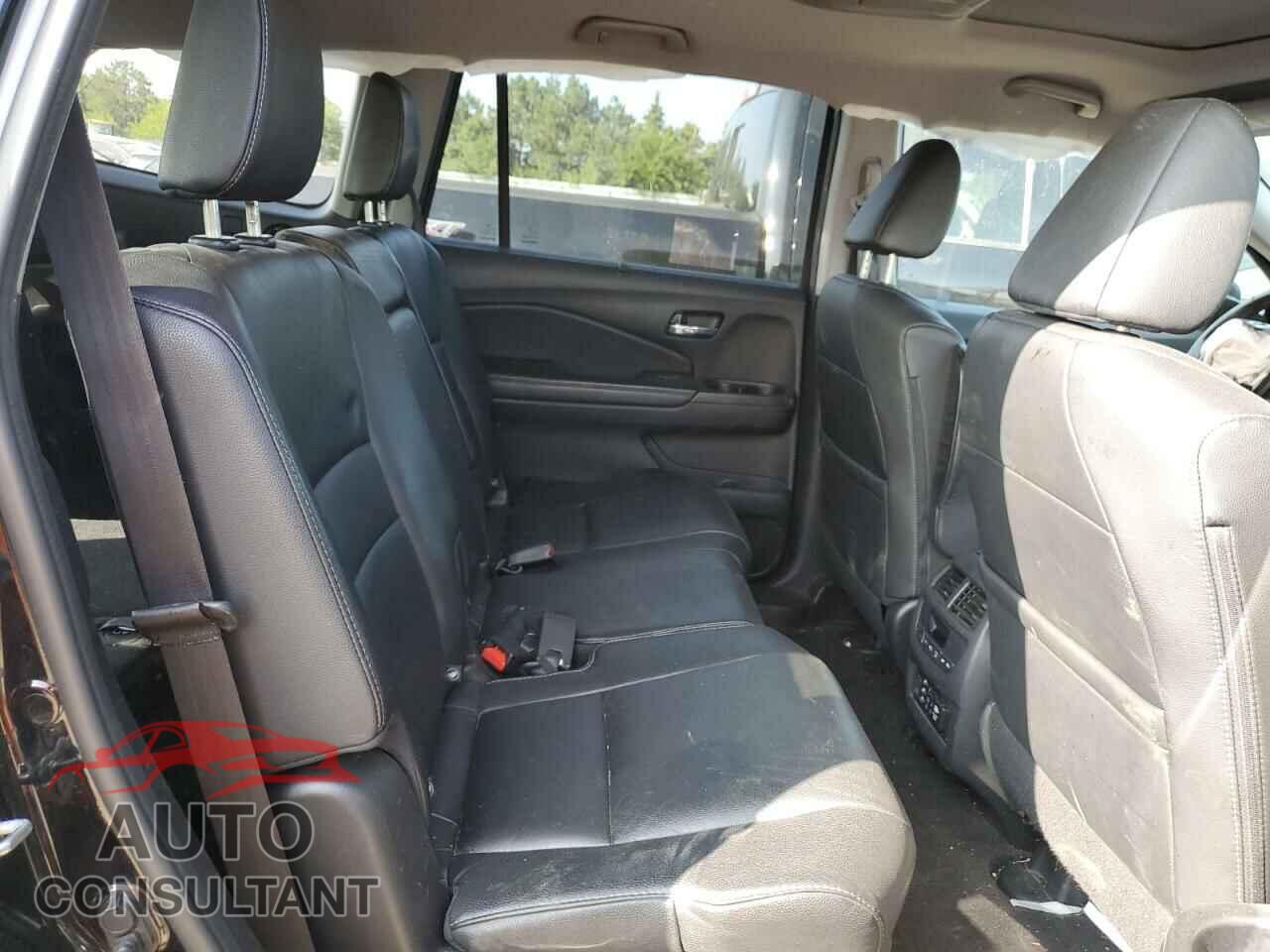HONDA PILOT 2017 - 5FNYF6H95HB033497